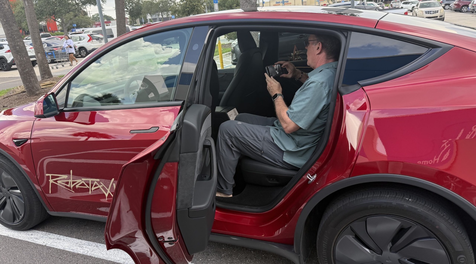 If Tesla’s Robotaxi Miles Keep Compounding at 20% a Week, the Math Gets Interesting Fast